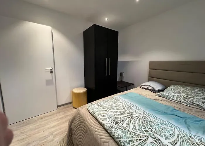 Zentrale Grosse In Fuer Erholsamen Urlaub 아파트 프룸